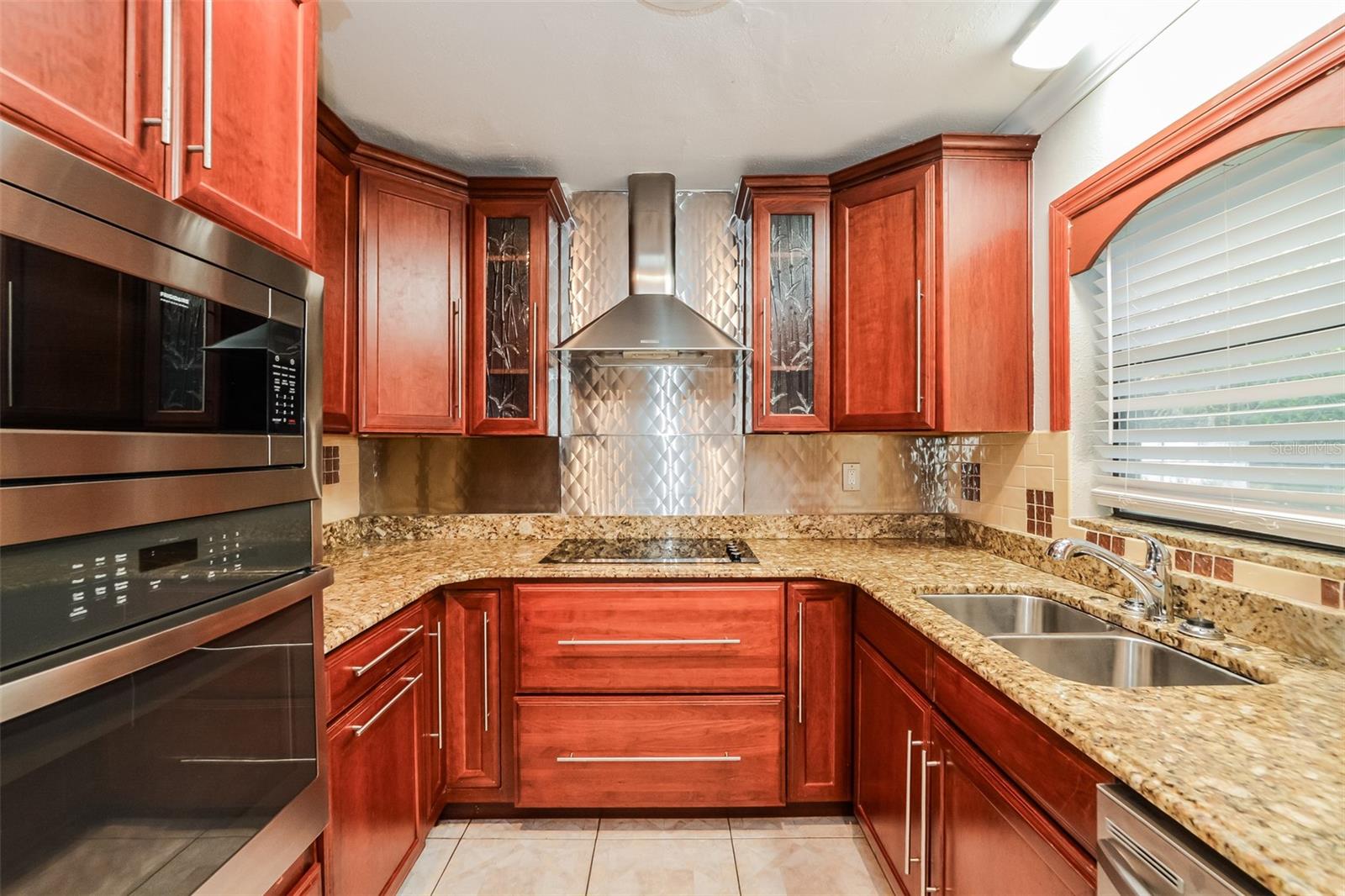 Image 7 of 21 For 525 Susan Drive