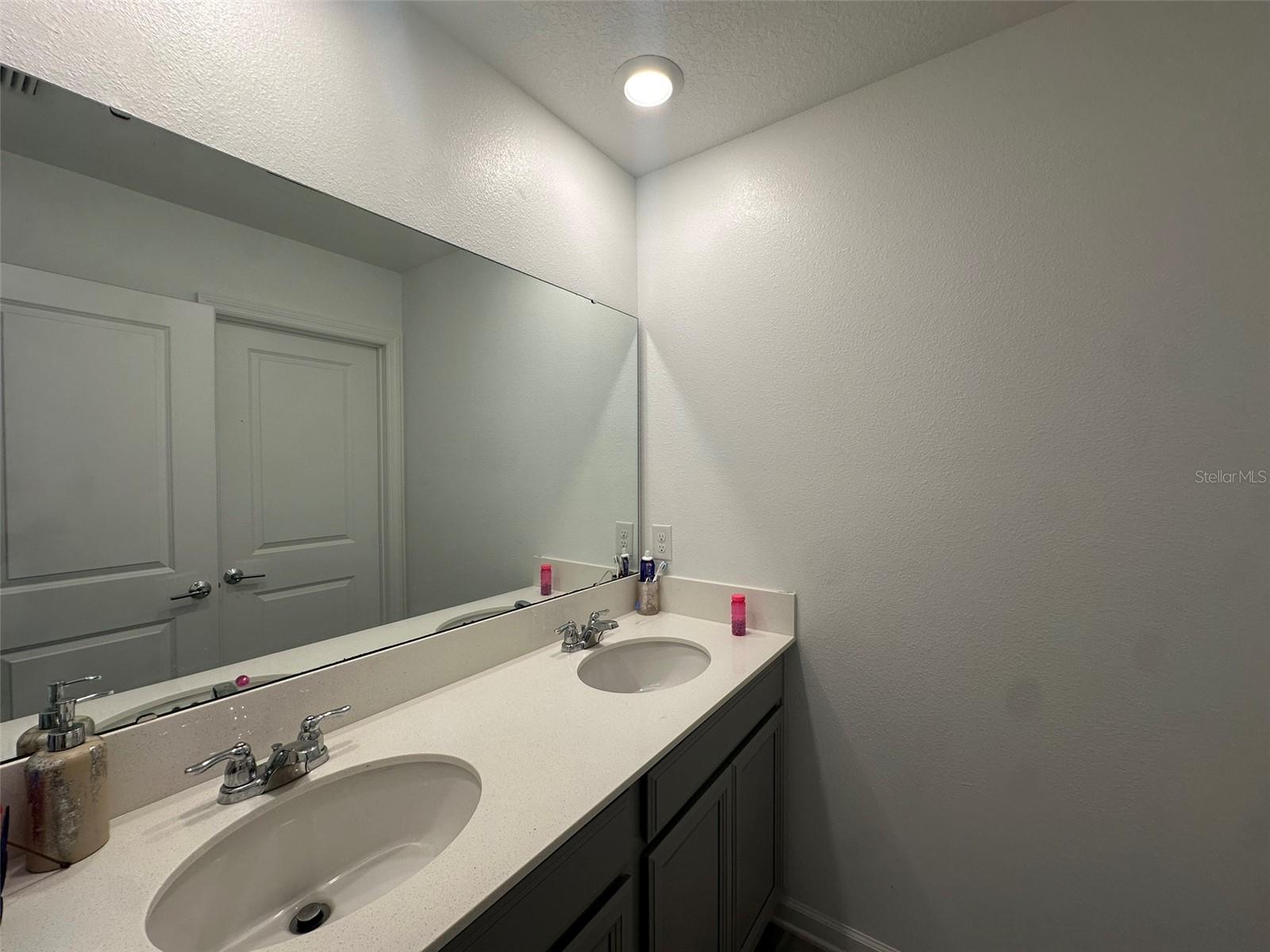 Image 17 of 35 For 373 Pineywoods Street