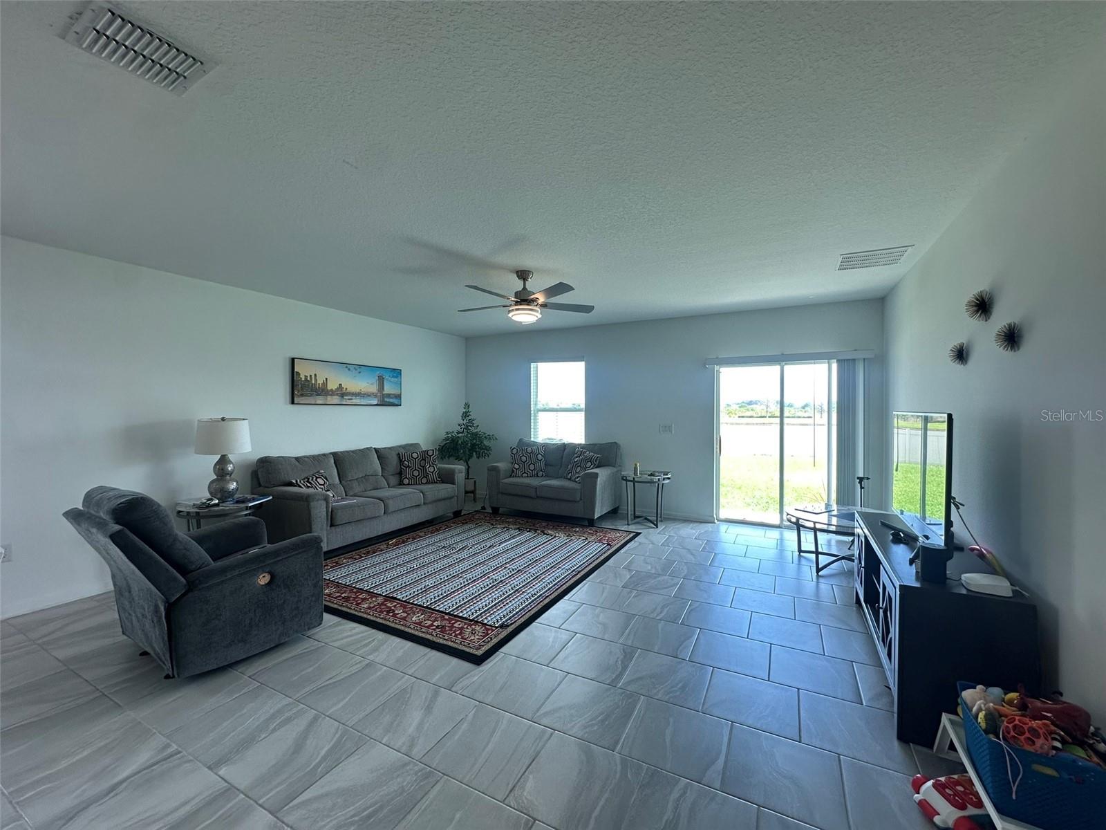 Image 5 of 35 For 373 Pineywoods Street