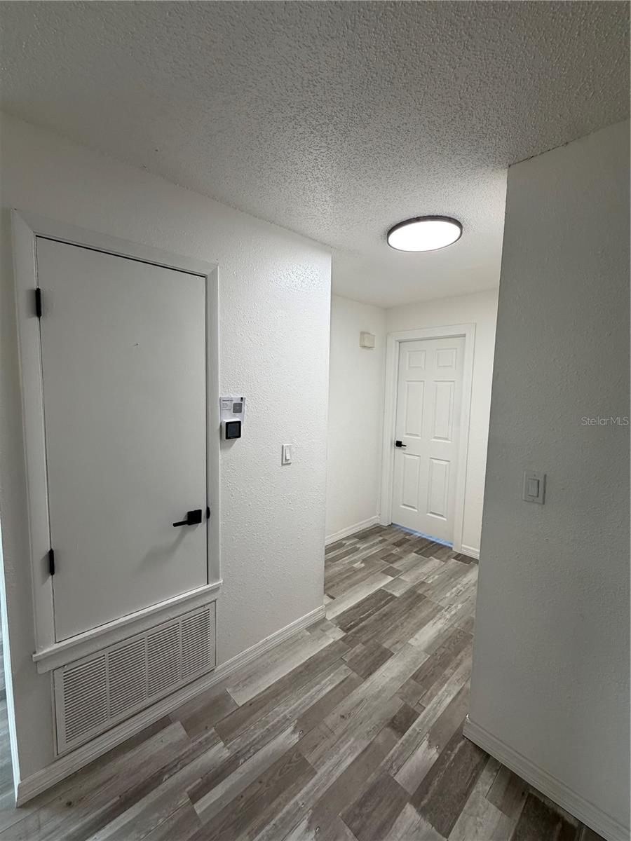 Image 5 of 16 For 109 Dakota Avenue