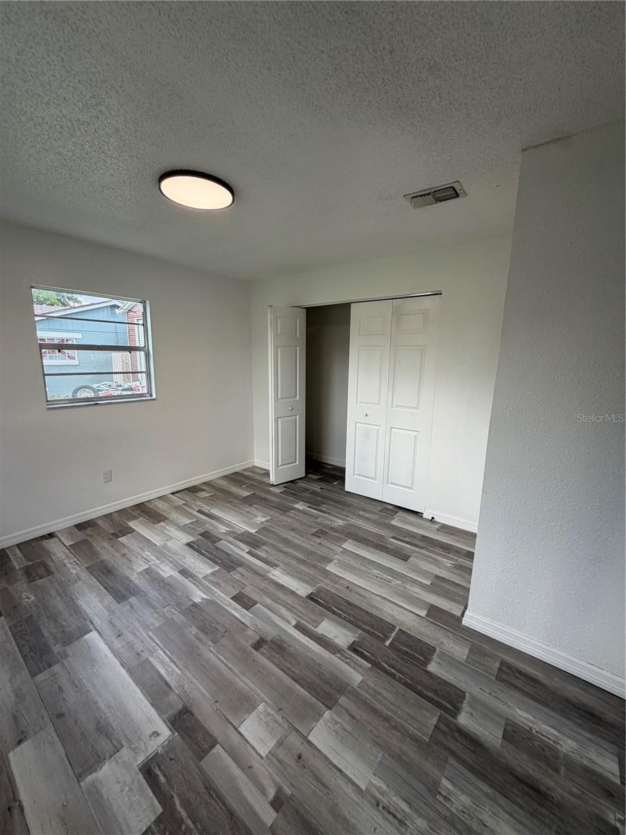 Image 6 of 16 For 109 Dakota Avenue