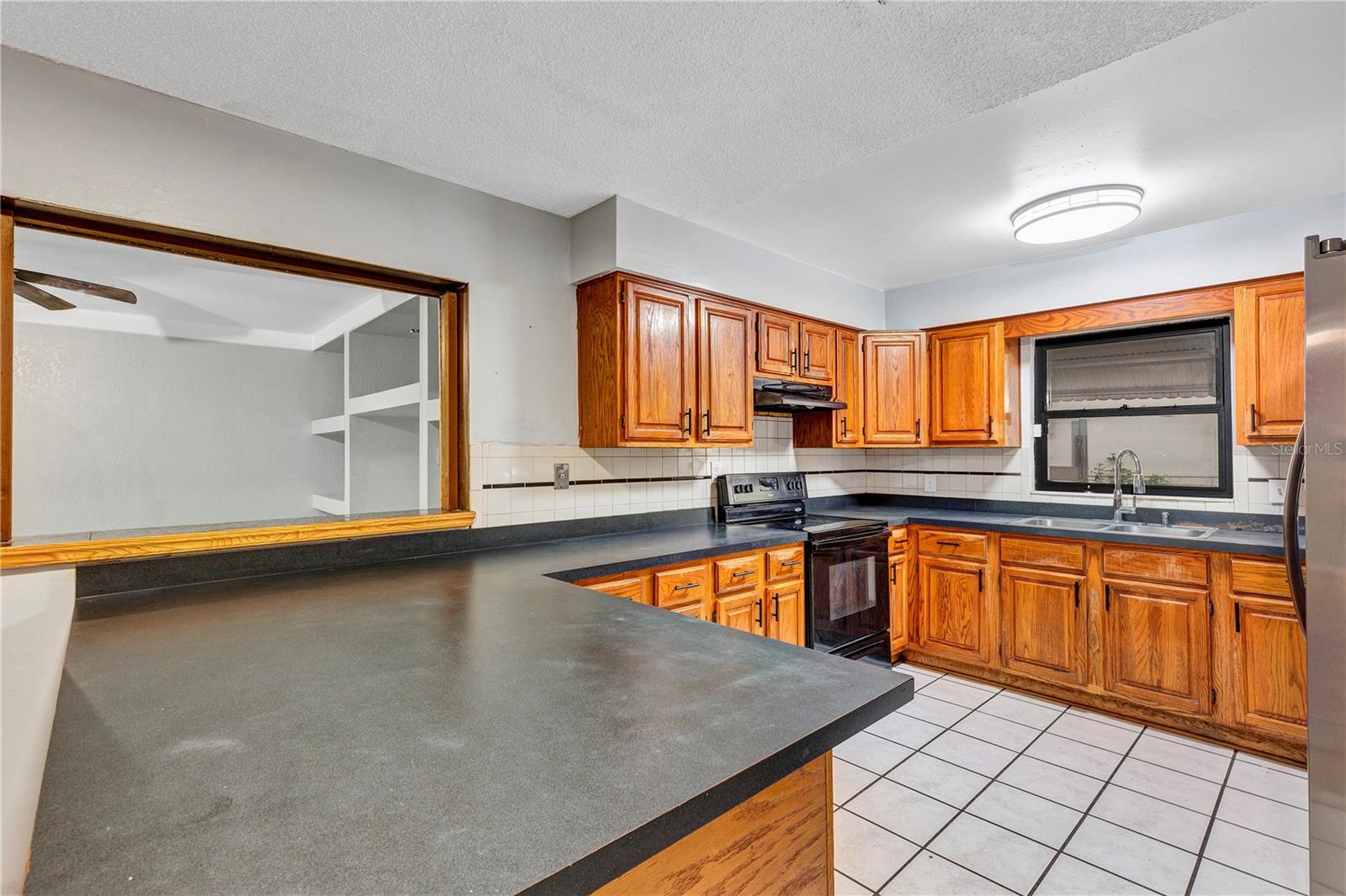 Image 11 of 32 For 7900 Toledo Street