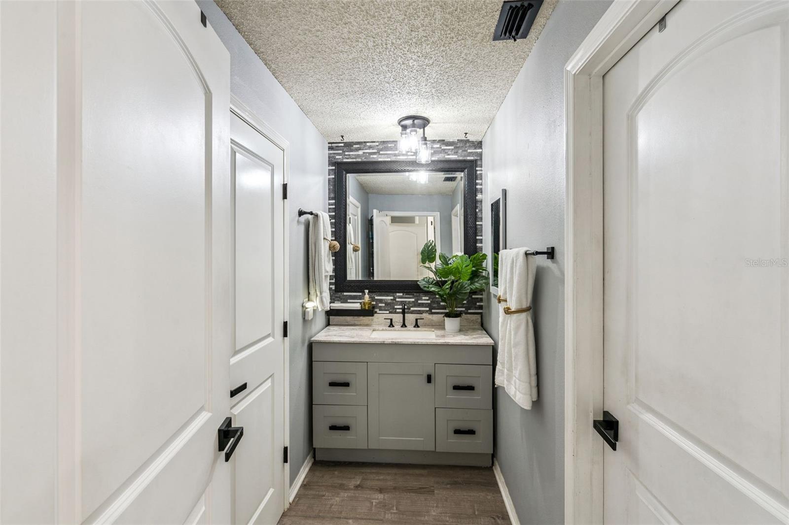 Image 13 of 29 For 525 7th Street Ne