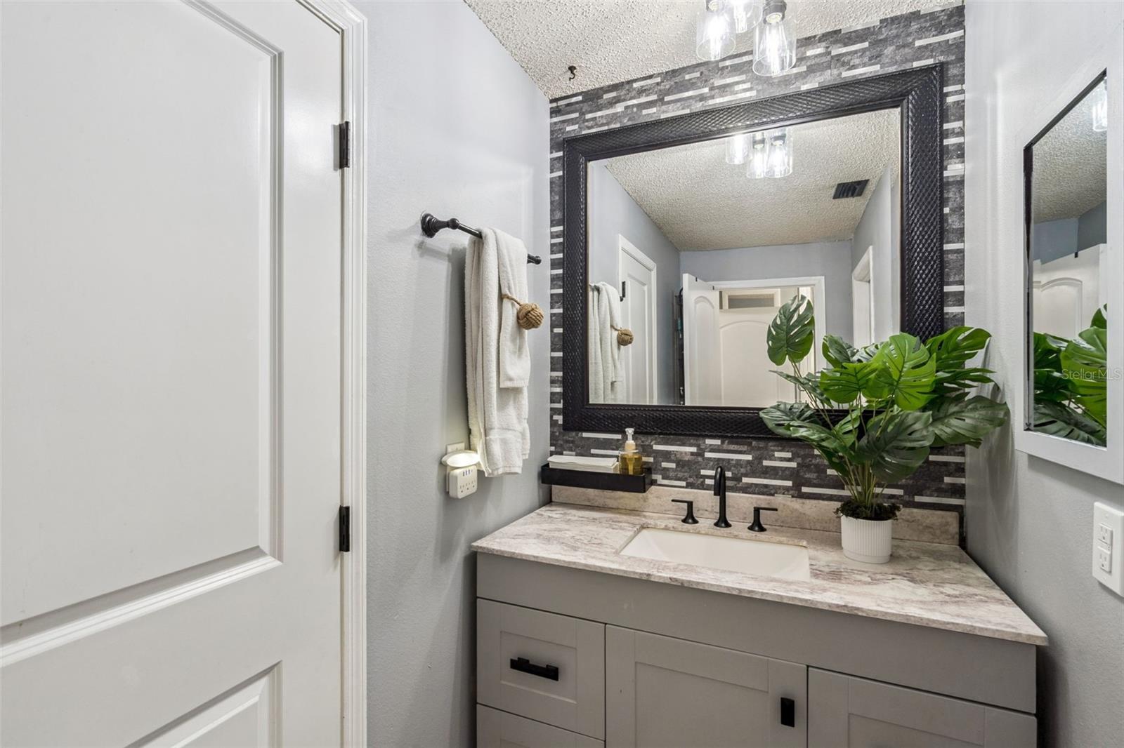 Image 14 of 29 For 525 7th Street Ne