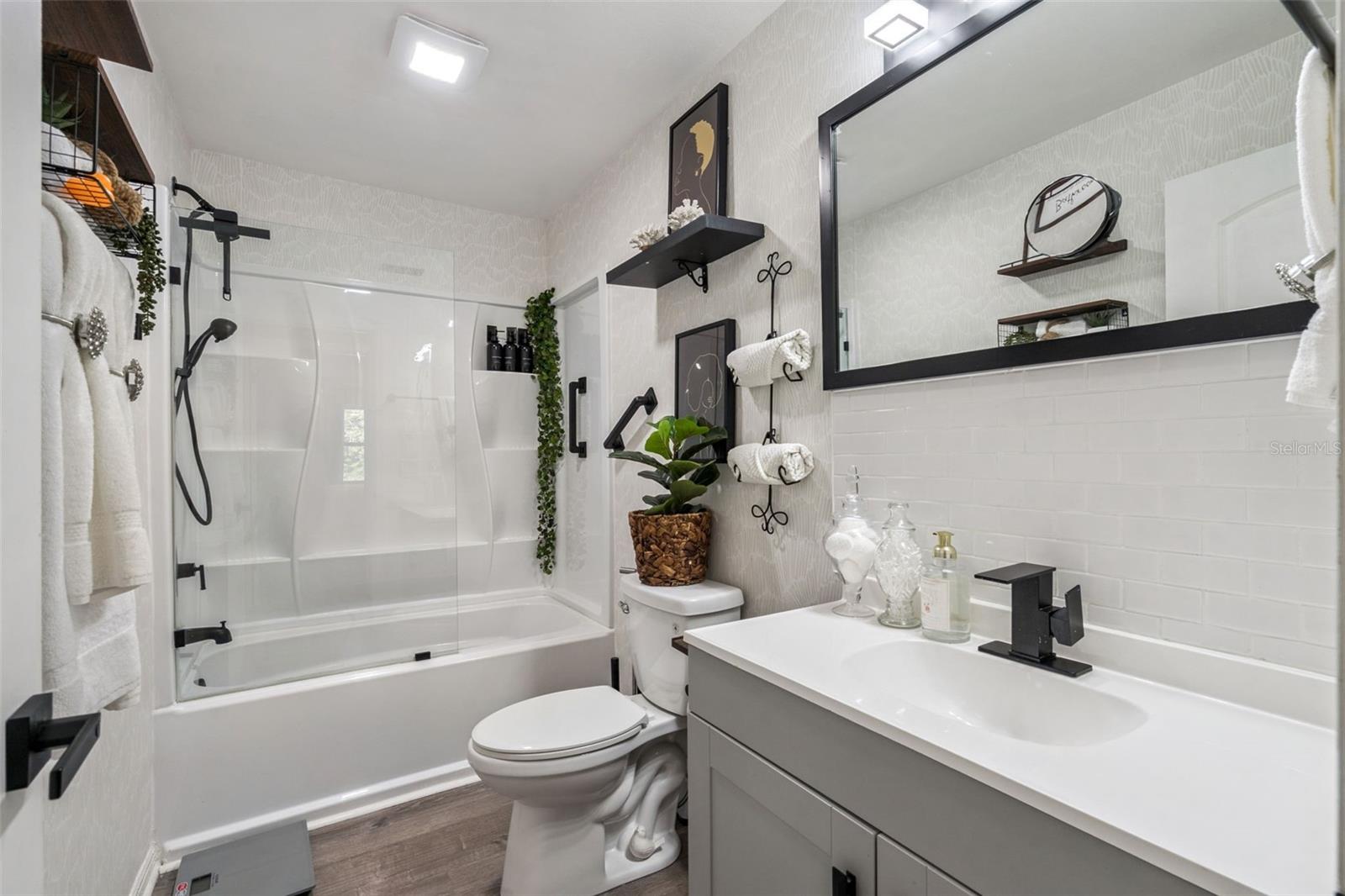 Image 17 of 29 For 525 7th Street Ne