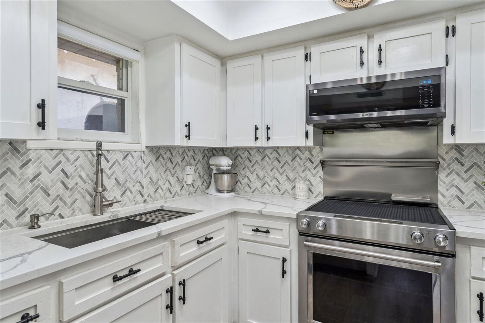 Image 7 of 29 For 525 7th Street Ne