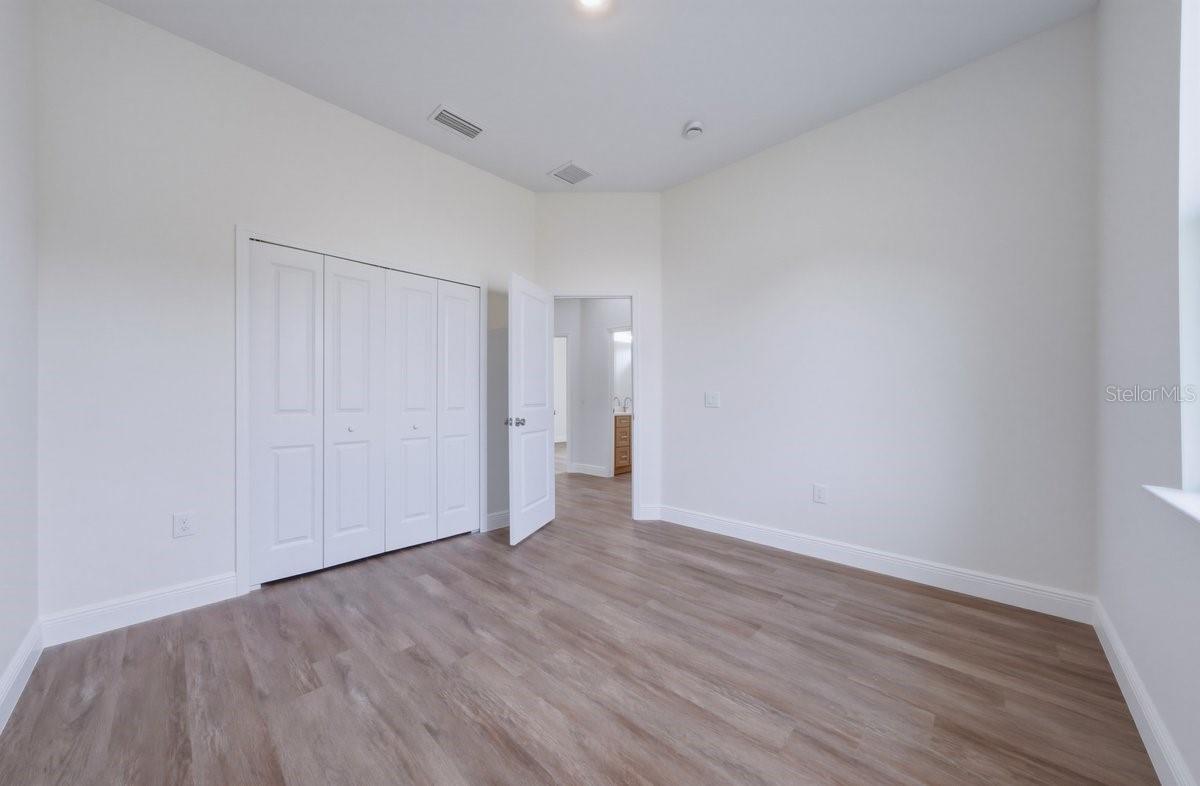 Image 23 of 31 For 1296 Moselle Avenue