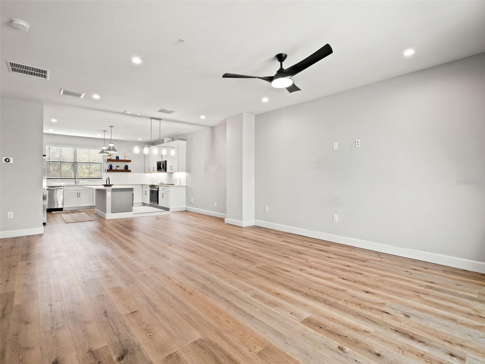 Image 11 of 37 For 1250 Formosa Avenue