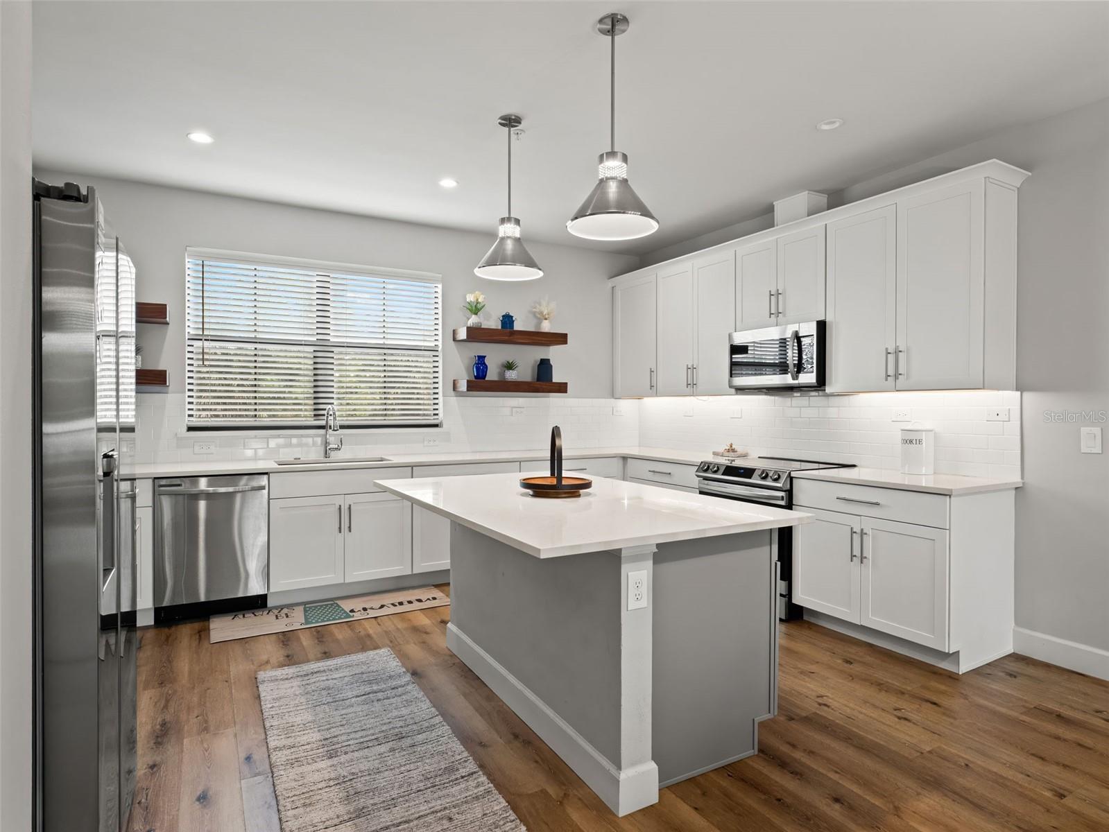 Image 17 of 37 For 1250 Formosa Avenue