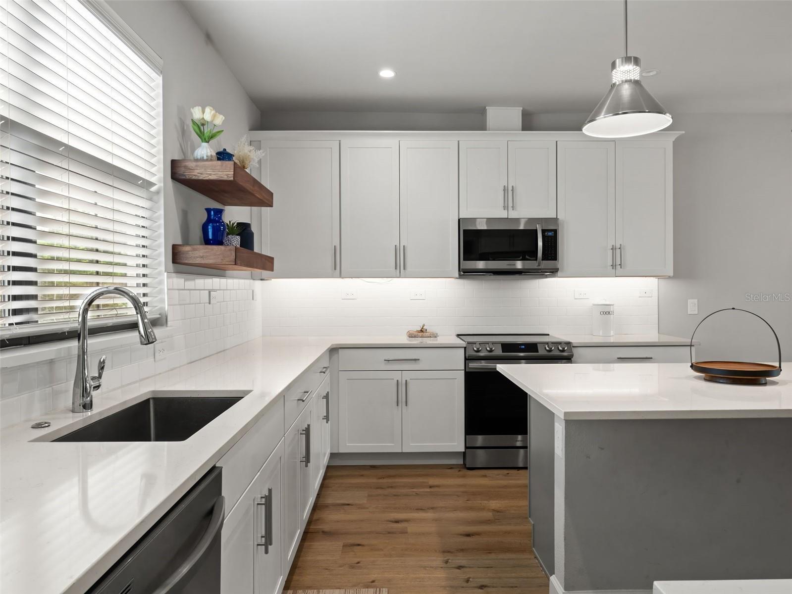 Image 18 of 37 For 1250 Formosa Avenue