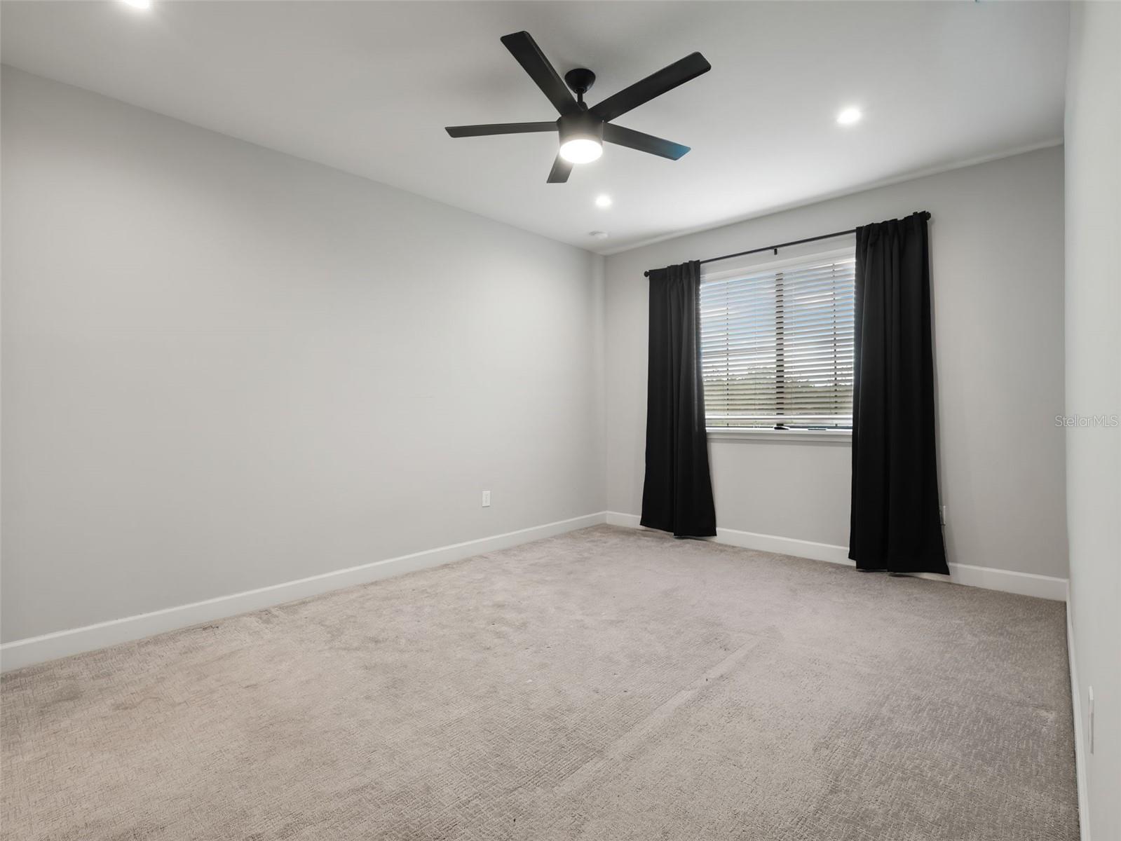 Image 27 of 37 For 1250 Formosa Avenue