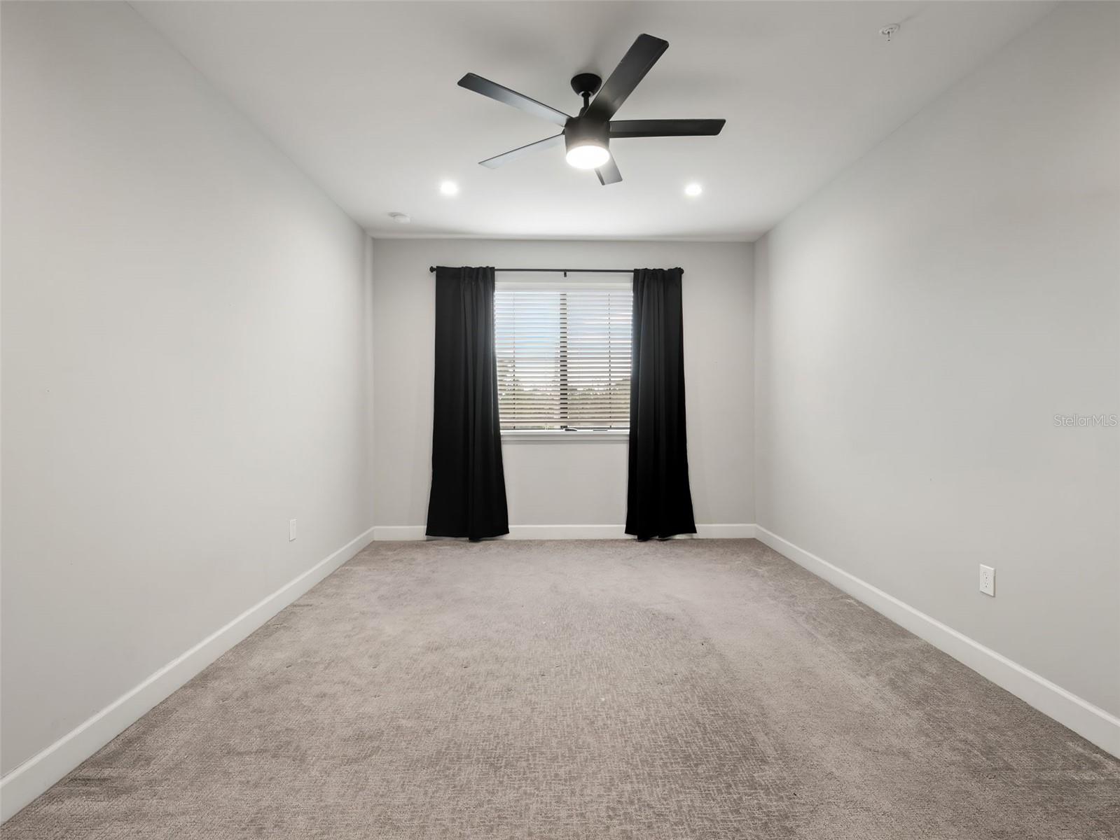 Image 28 of 37 For 1250 Formosa Avenue