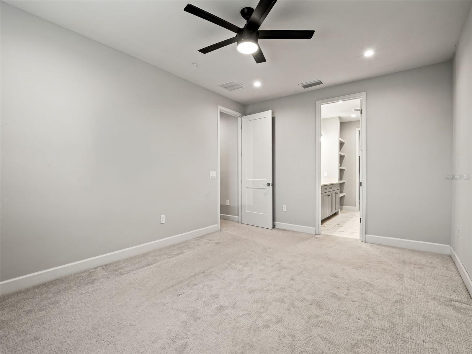 Image 29 of 37 For 1250 Formosa Avenue