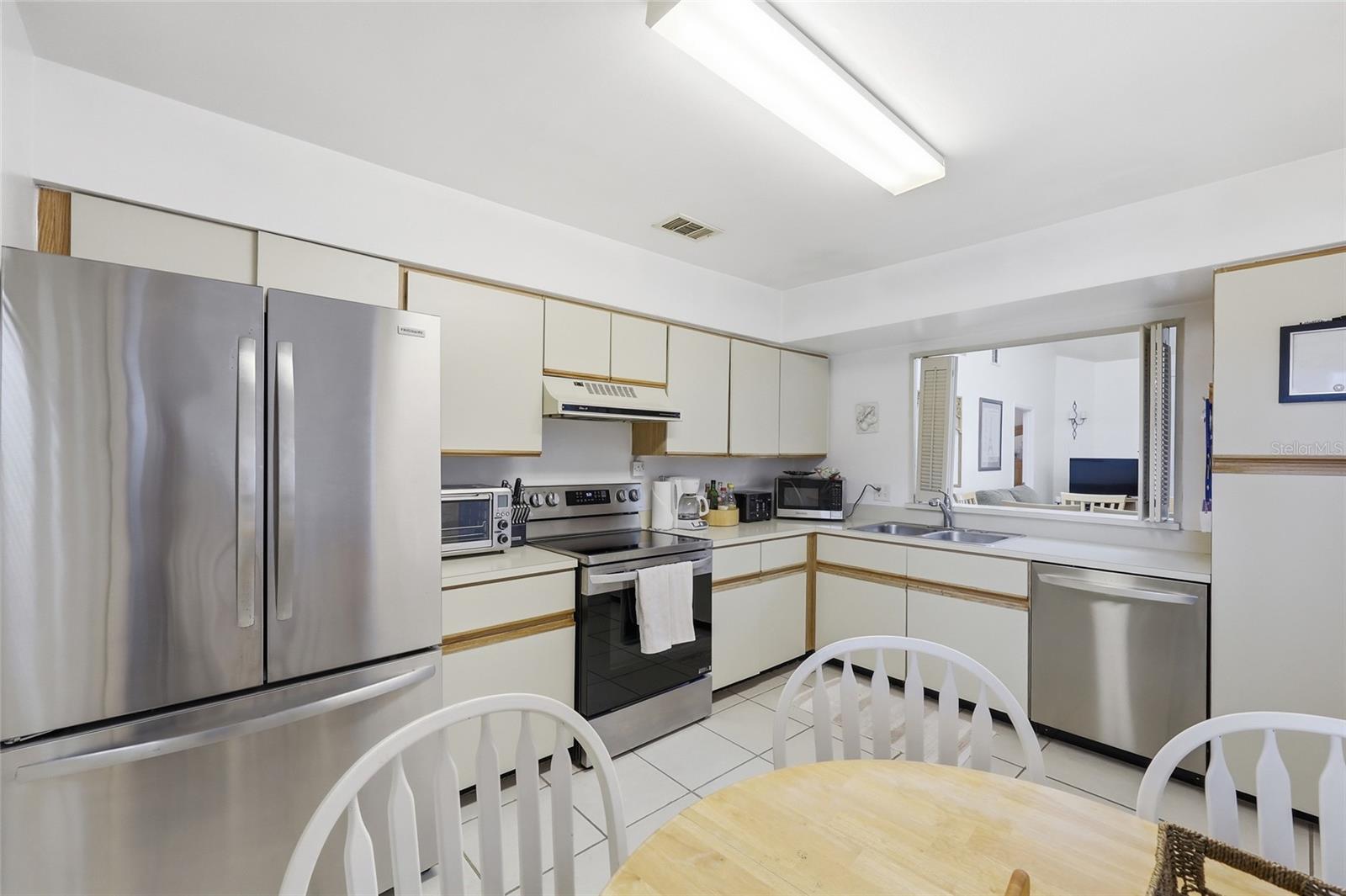 Image 12 of 25 For 2915 Clubview Drive U4