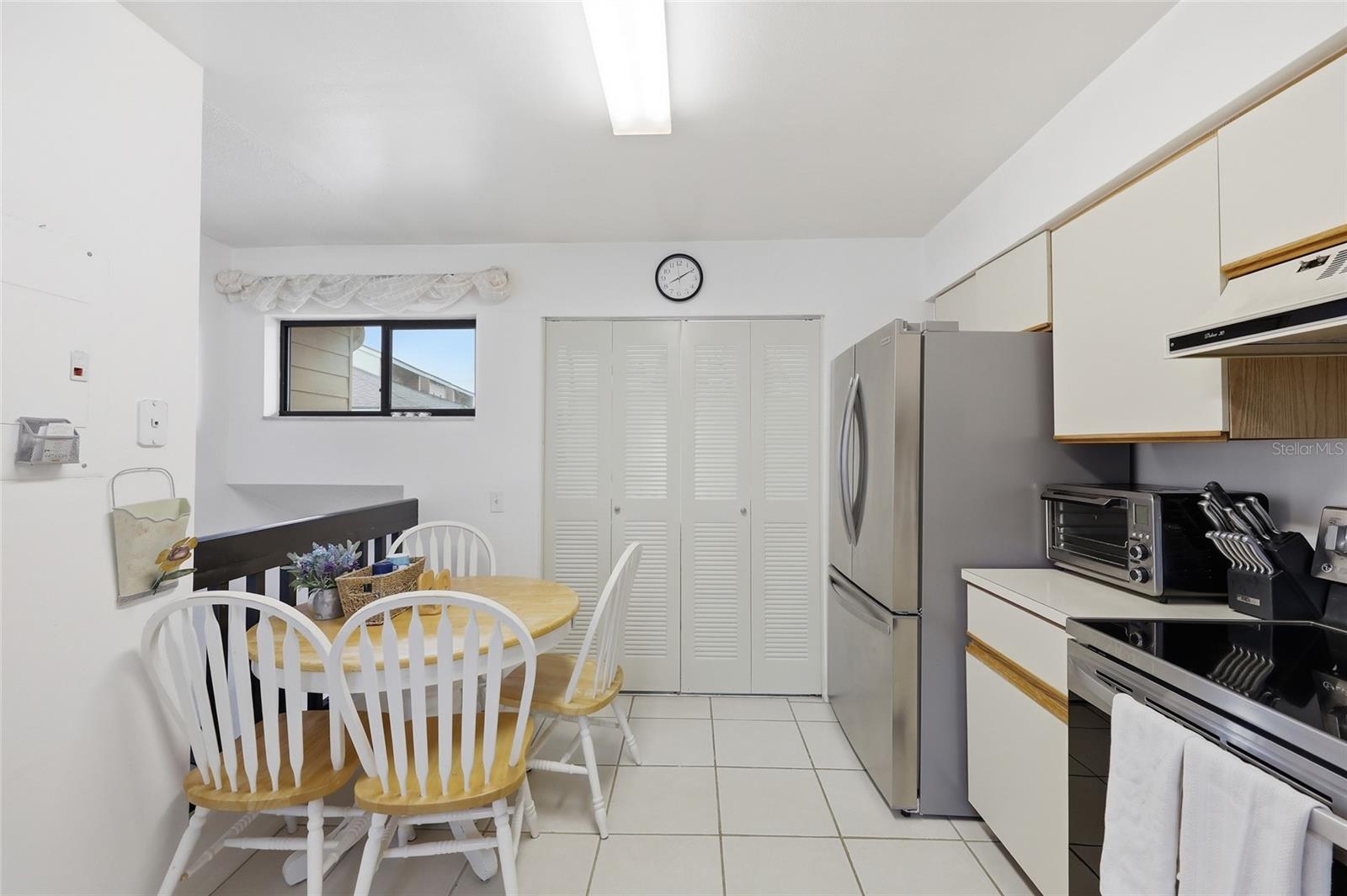 Image 16 of 25 For 2915 Clubview Drive U4