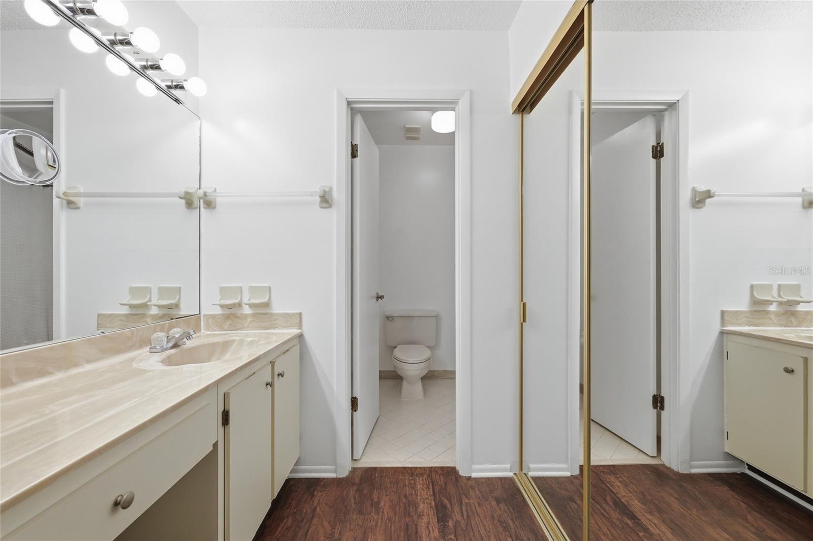 Image 18 of 25 For 2915 Clubview Drive U4