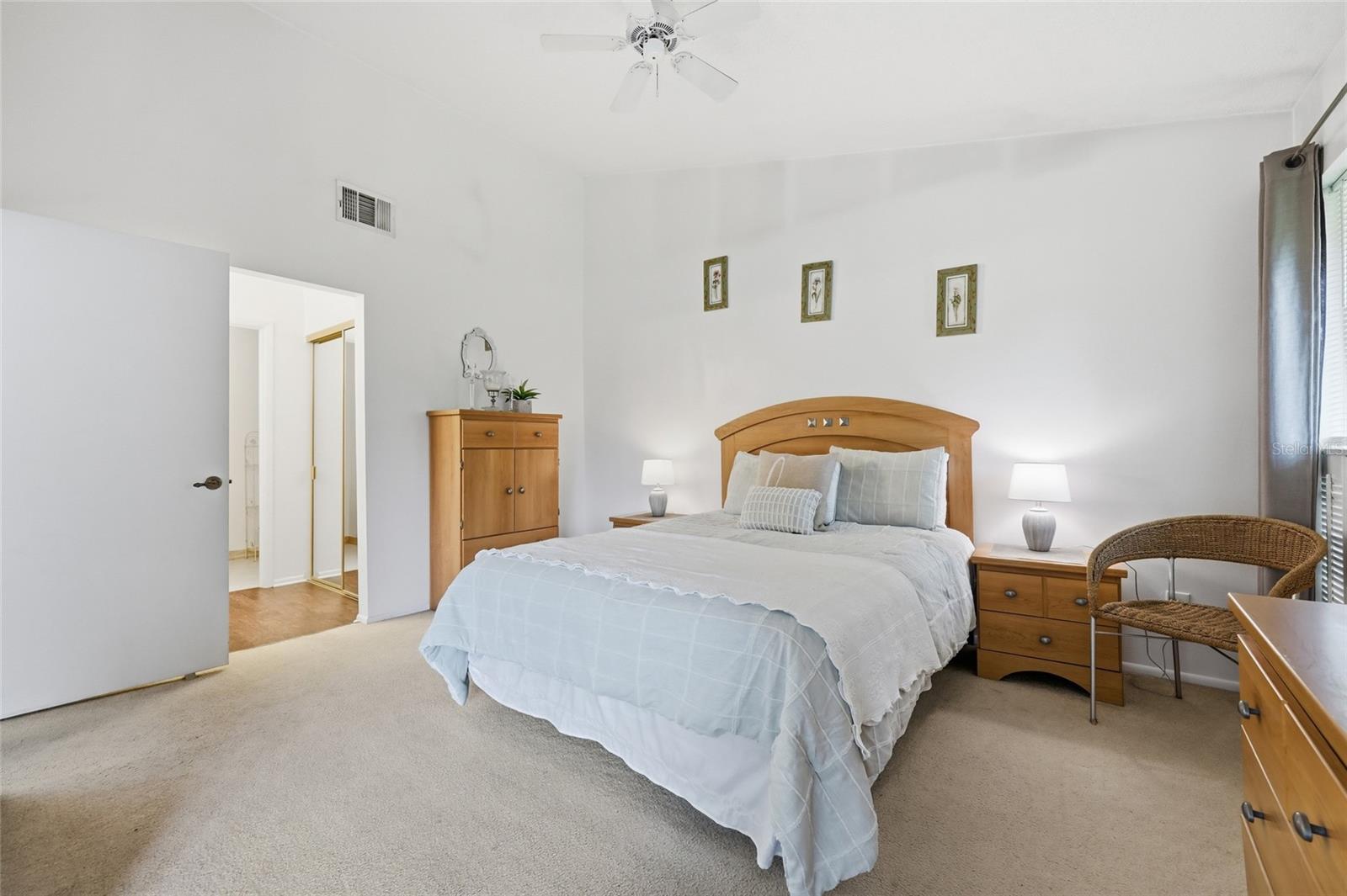 Image 21 of 25 For 2915 Clubview Drive U4