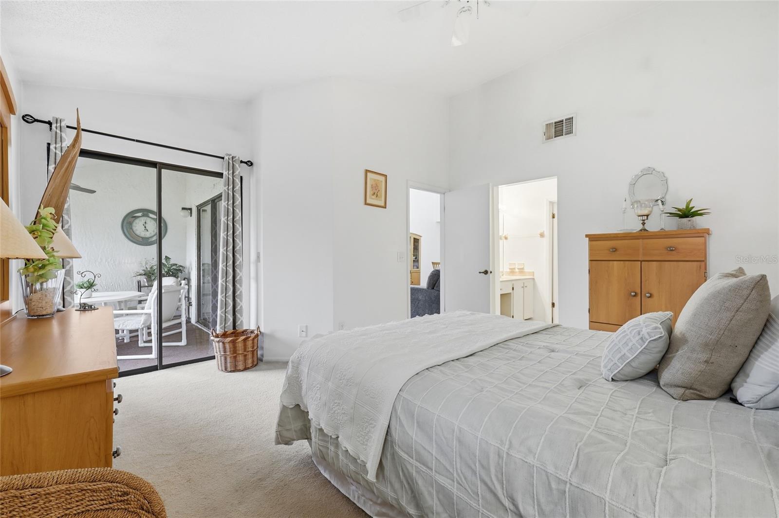 Image 22 of 25 For 2915 Clubview Drive U4