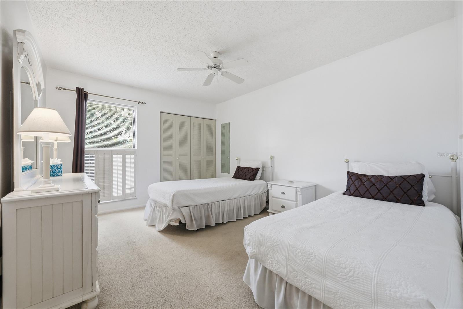 Image 23 of 25 For 2915 Clubview Drive U4