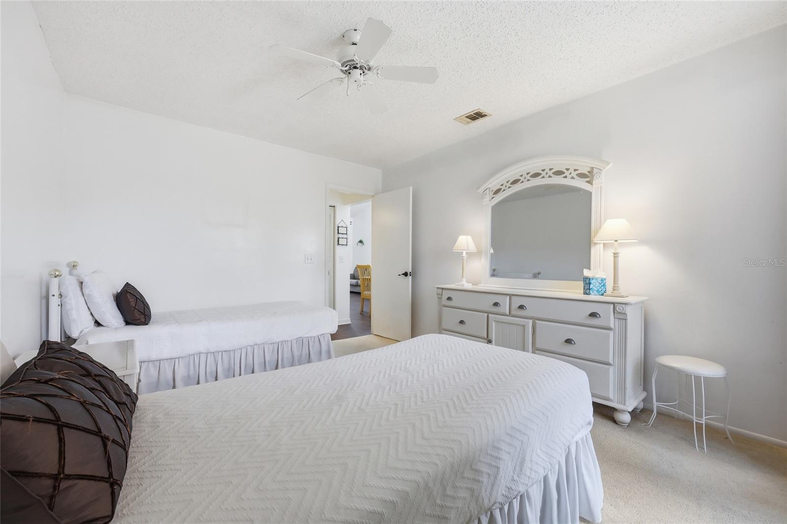 Image 24 of 25 For 2915 Clubview Drive U4