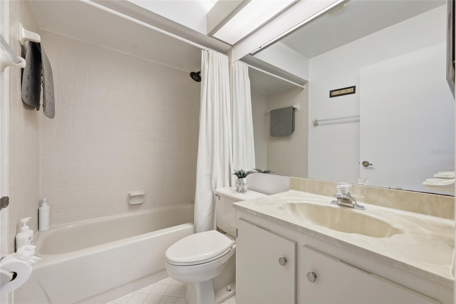 Image 25 of 25 For 2915 Clubview Drive U4