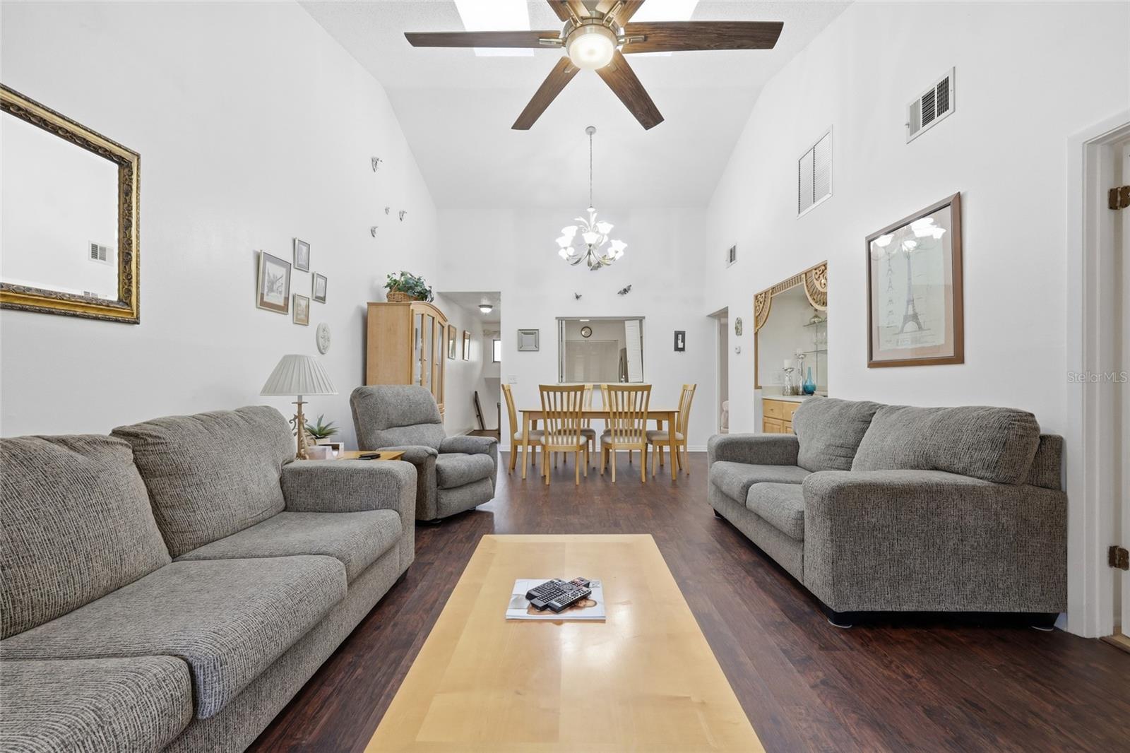 Image 5 of 25 For 2915 Clubview Drive U4