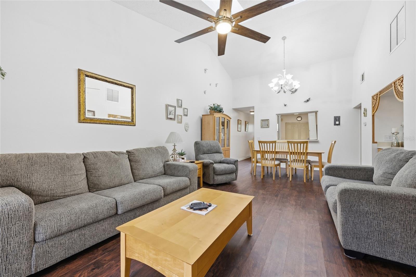 Image 6 of 25 For 2915 Clubview Drive U4