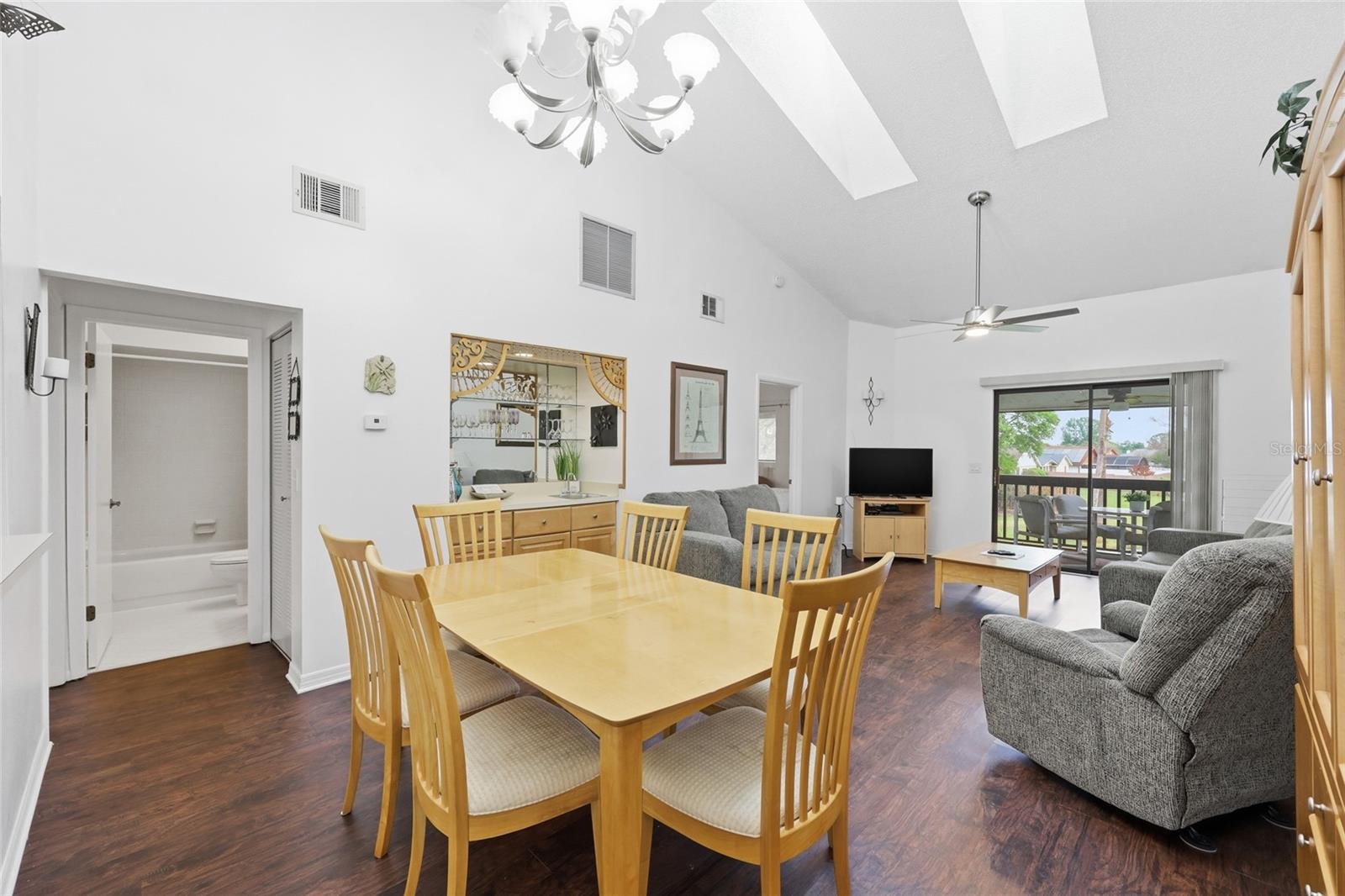 Image 7 of 25 For 2915 Clubview Drive U4