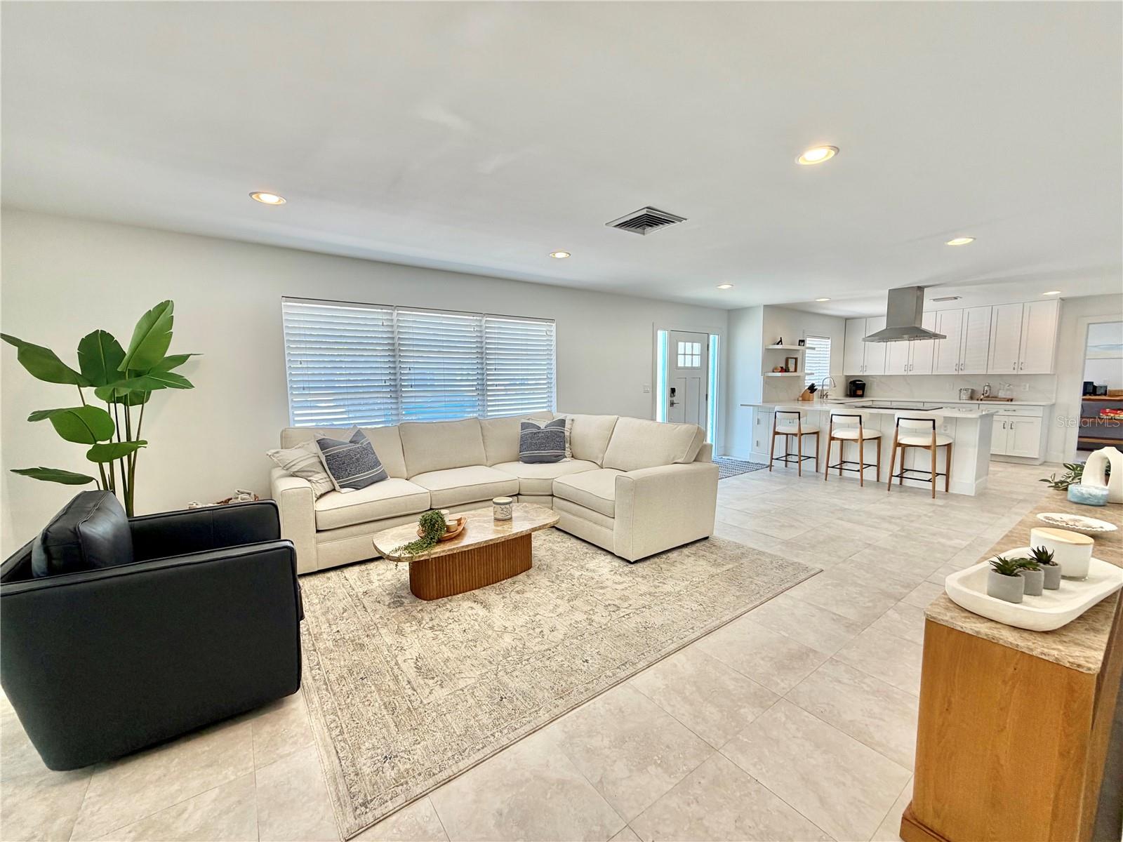 Listing photo id 8 for 3528 Casablanca Avenue