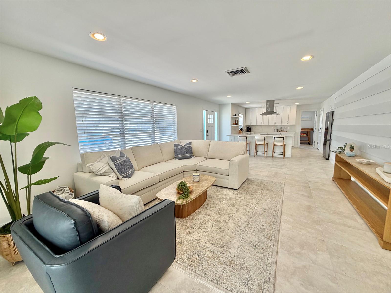 Listing photo id 9 for 3528 Casablanca Avenue