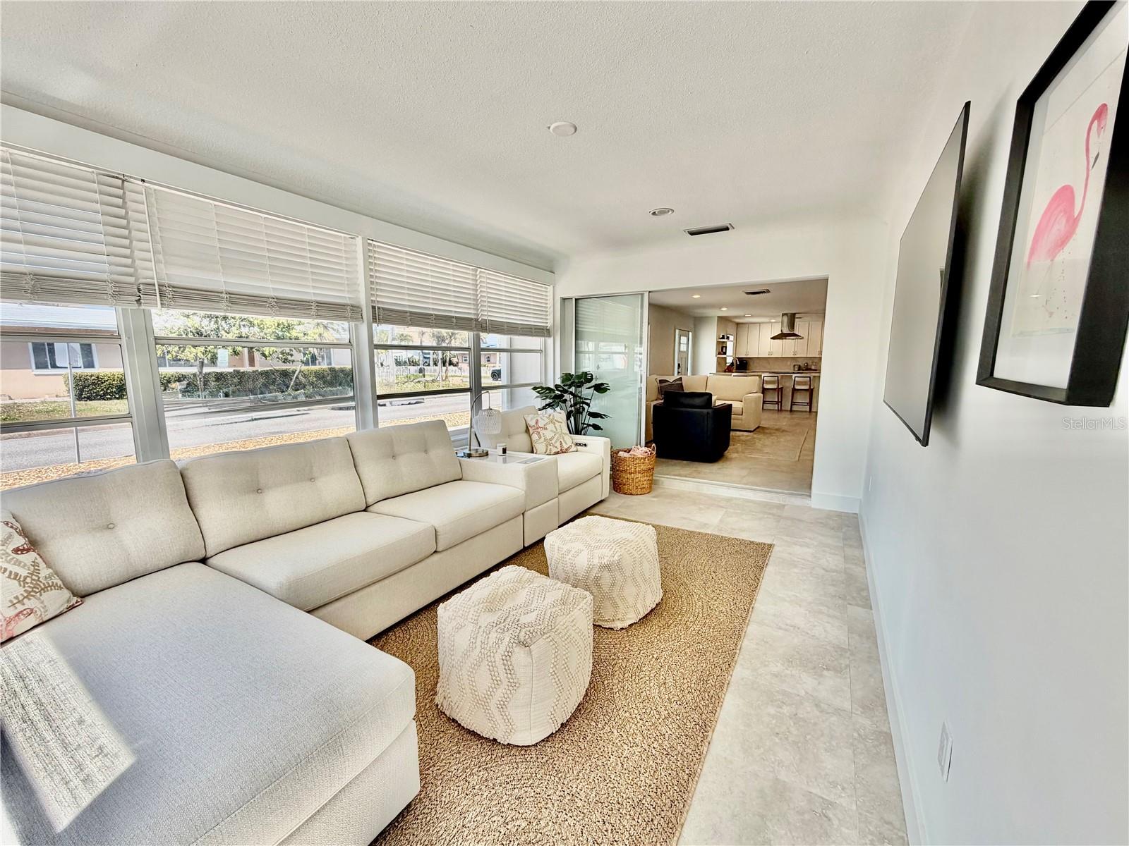 Listing photo id 13 for 3528 Casablanca Avenue