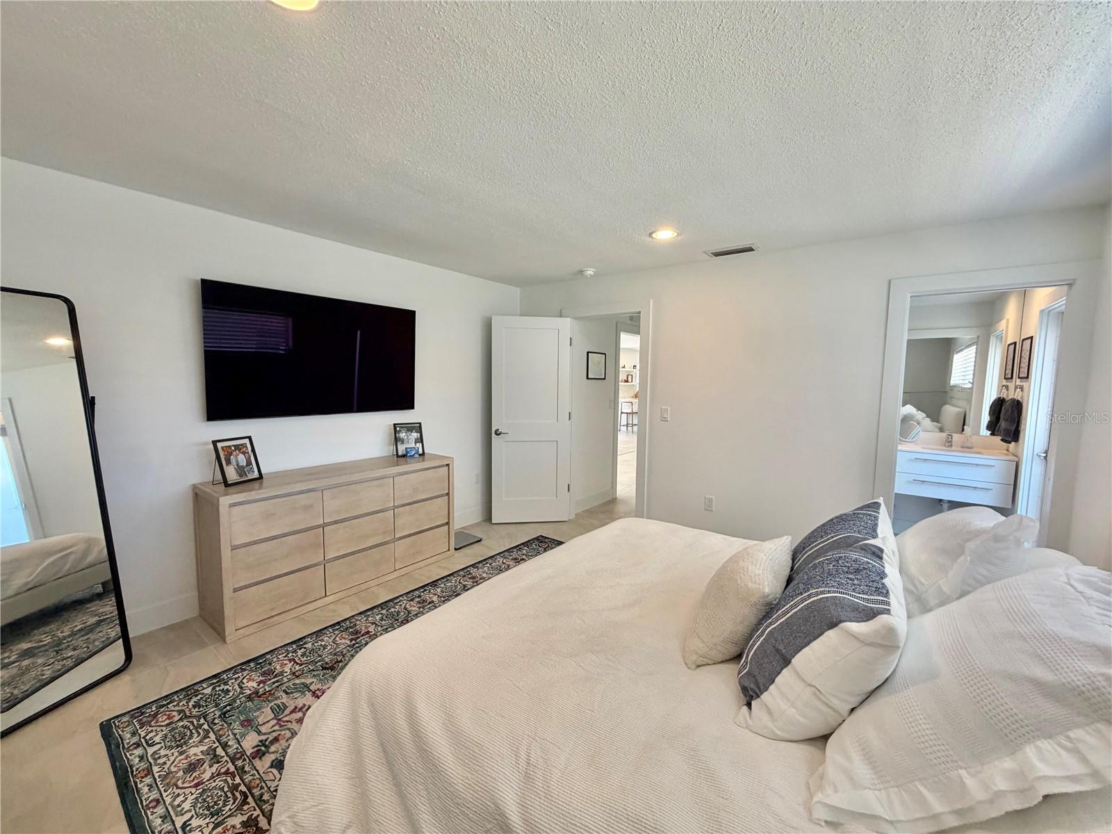 Listing photo id 17 for 3528 Casablanca Avenue