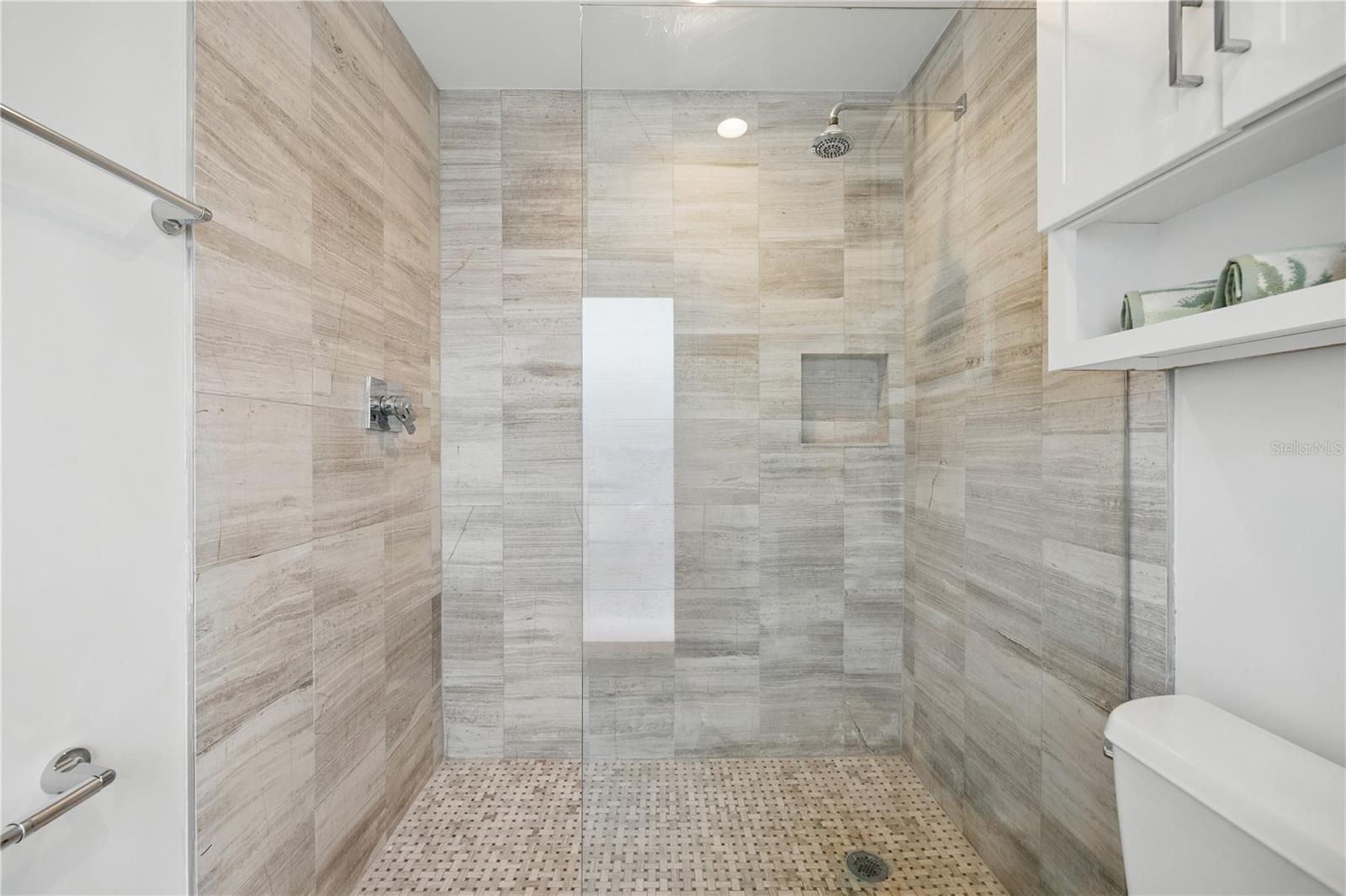 Listing photo id 18 for 3528 Casablanca Avenue