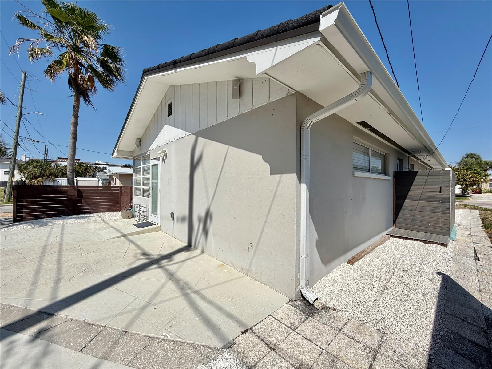 Listing photo id 21 for 3528 Casablanca Avenue