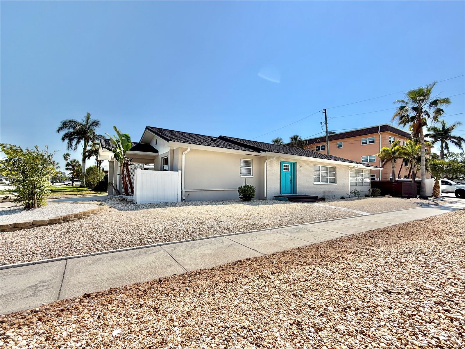 Listing photo id 23 for 3528 Casablanca Avenue