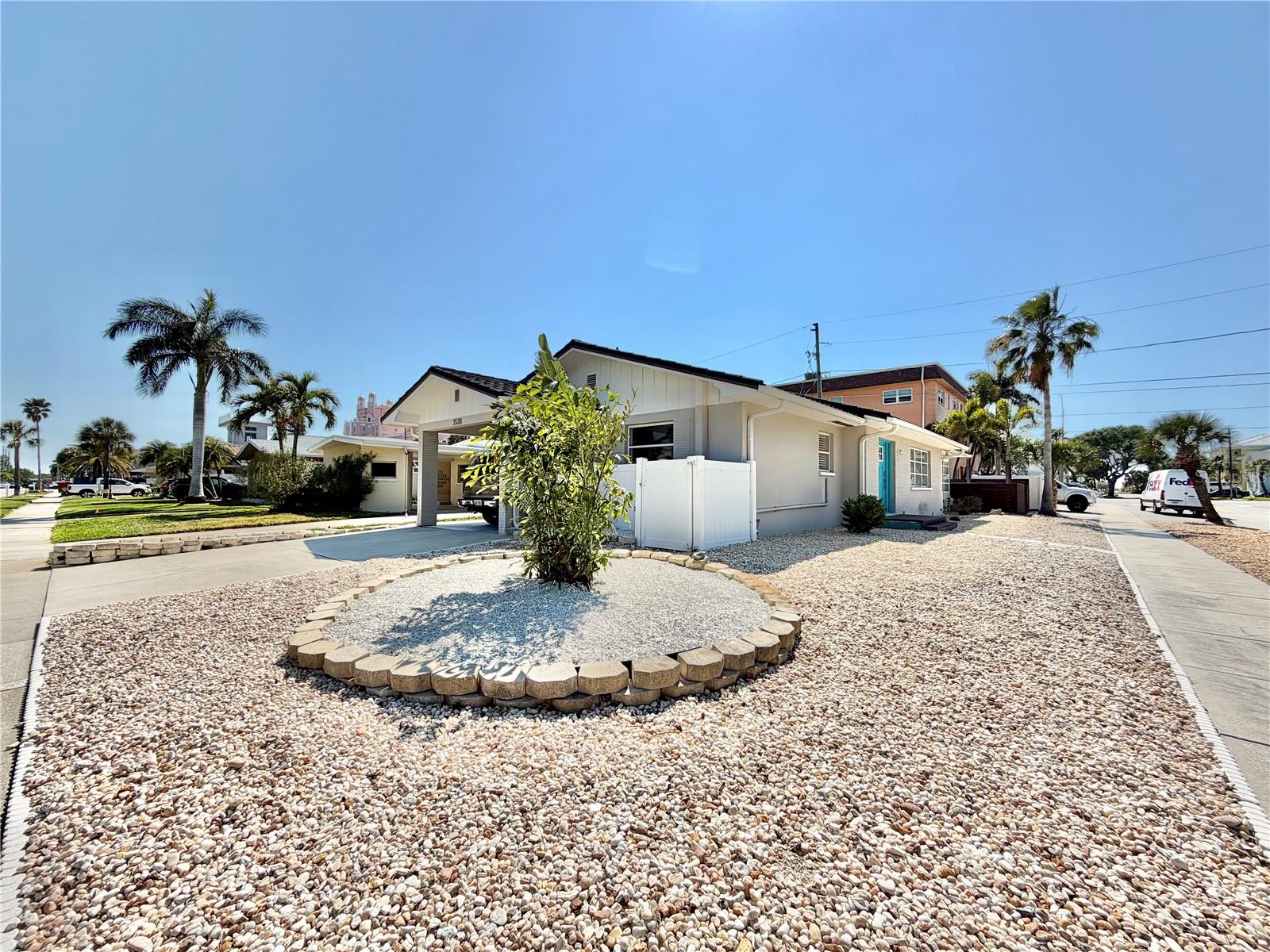 Listing photo id 27 for 3528 Casablanca Avenue