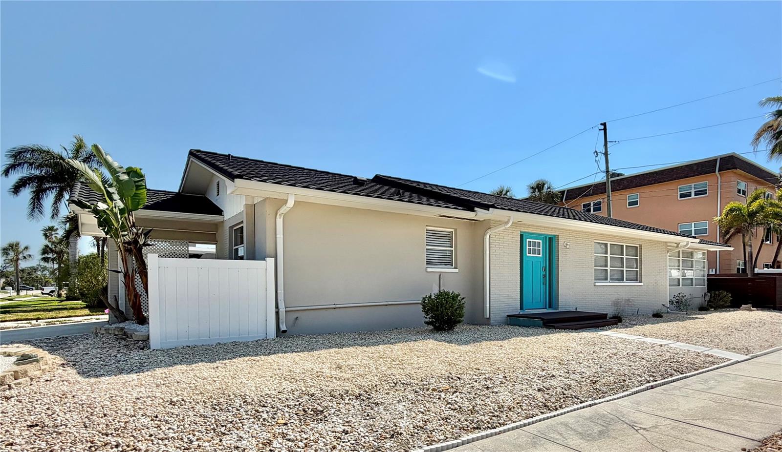 Listing photo id 2 for 3528 Casablanca Avenue