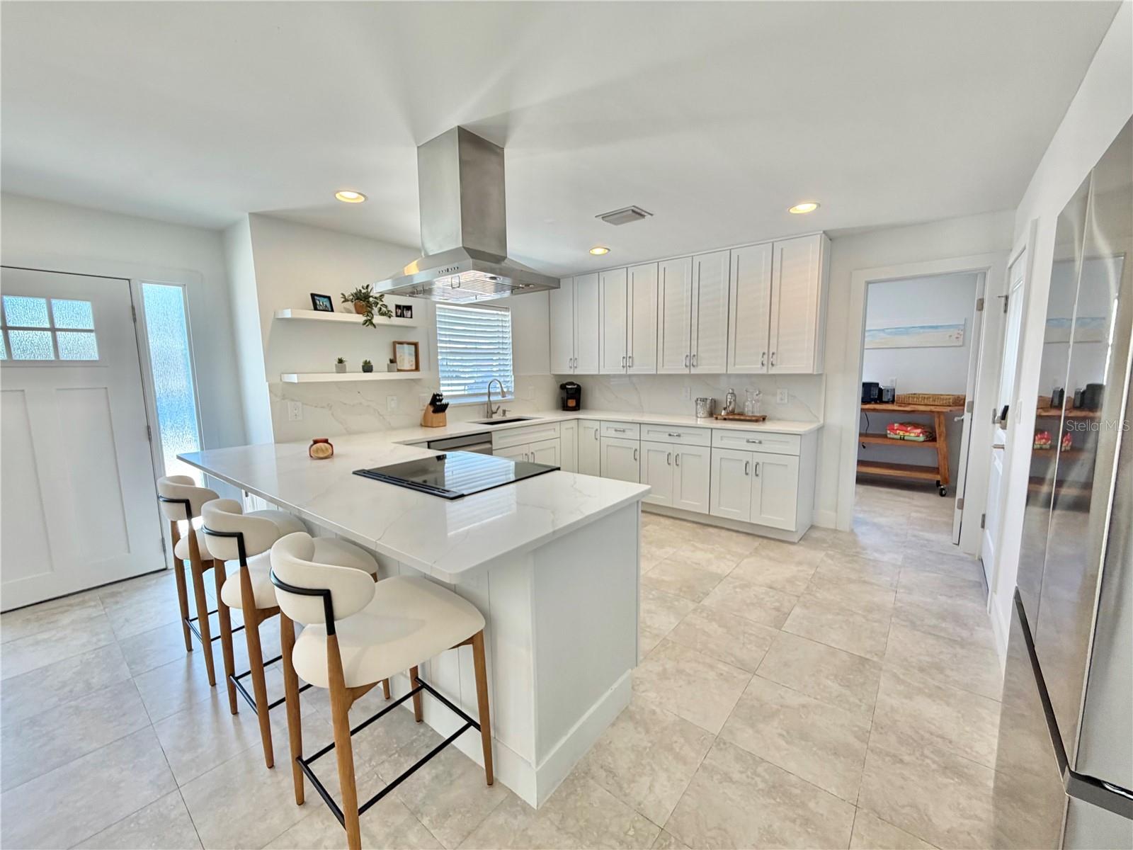 Listing photo id 5 for 3528 Casablanca Avenue