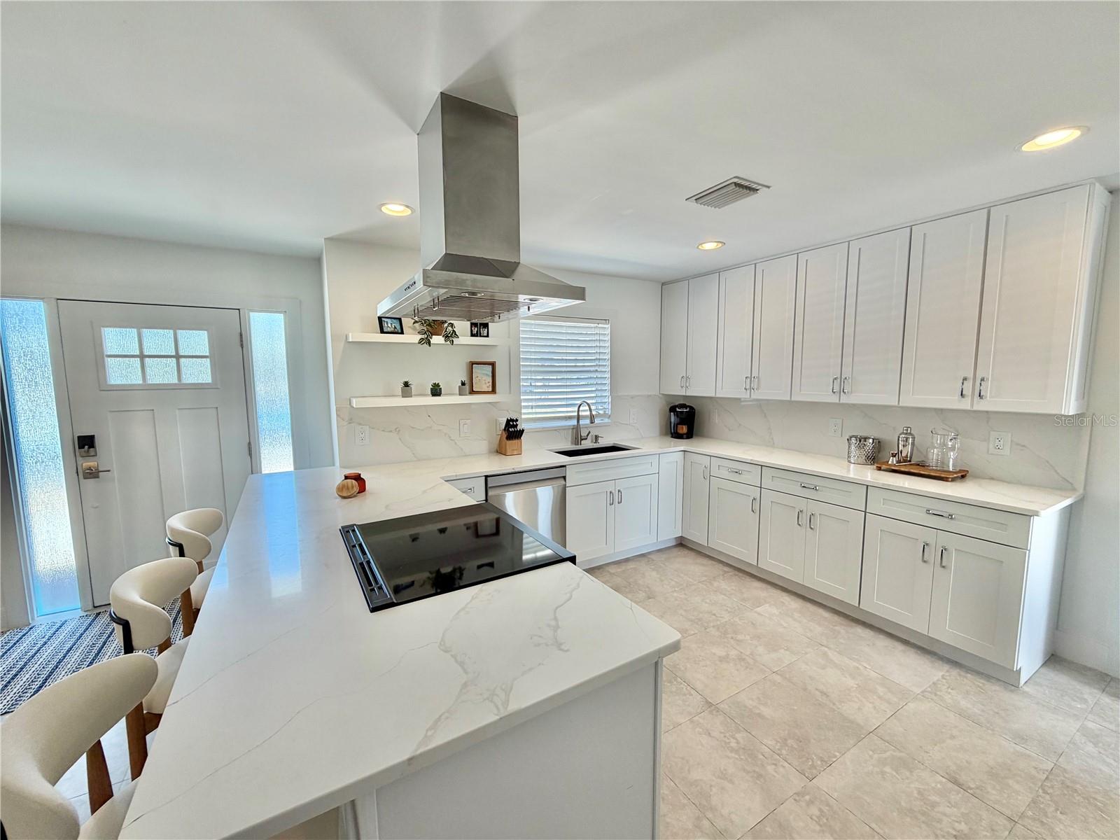 Listing photo id 6 for 3528 Casablanca Avenue