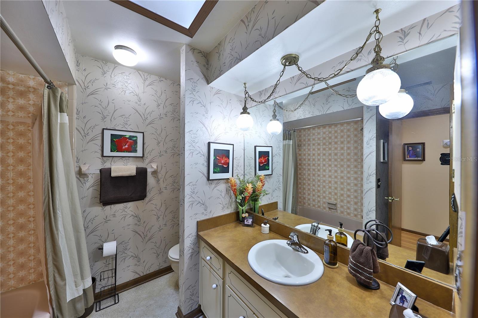 Image 17 of 21 For 122 Slade Drive