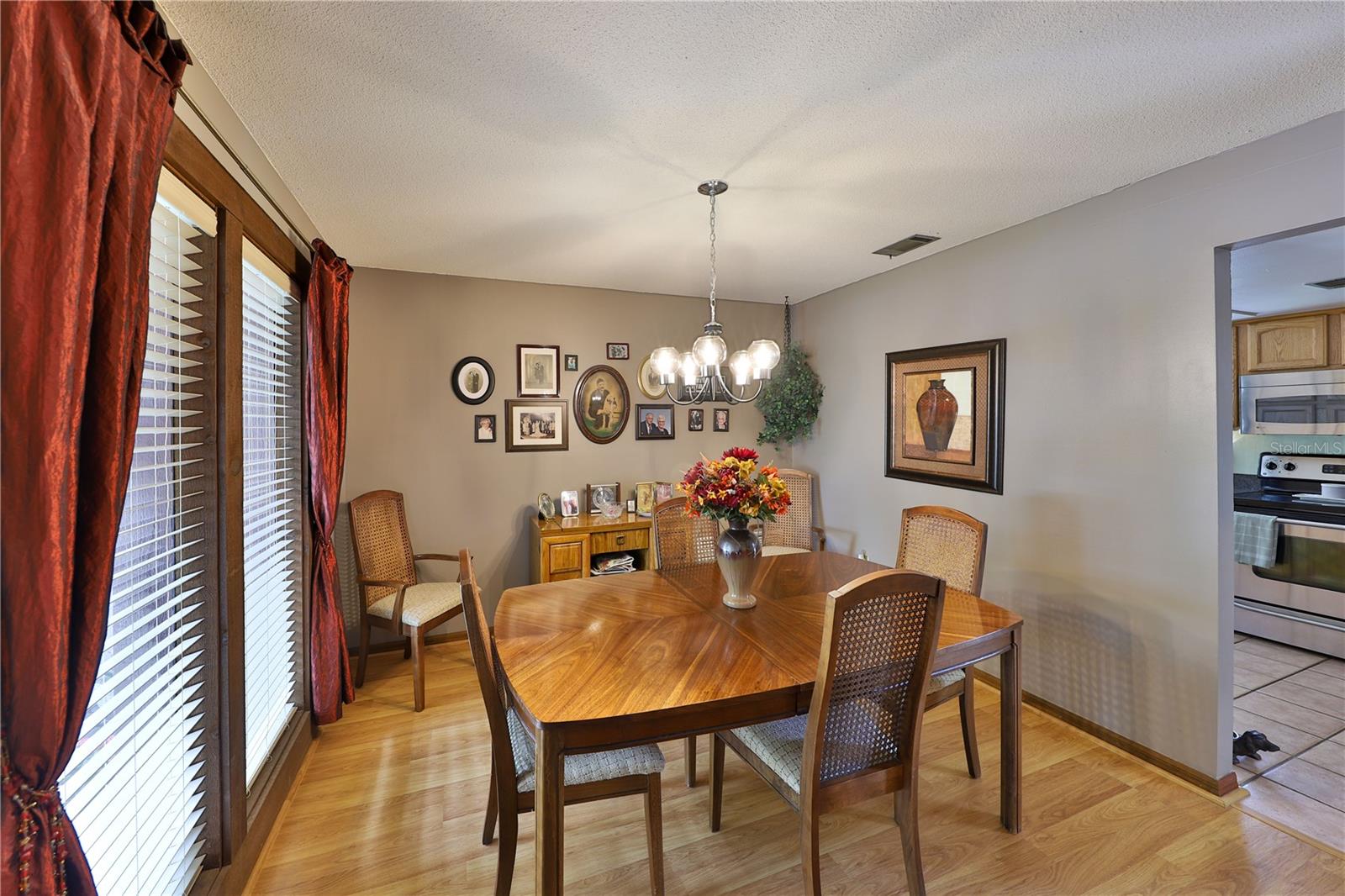 Image 4 of 21 For 122 Slade Drive