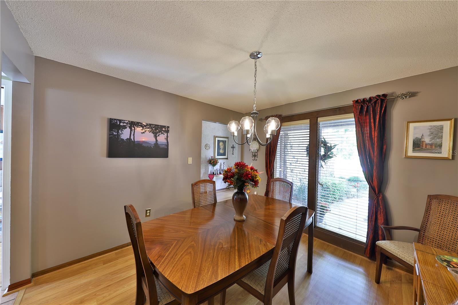 Image 5 of 21 For 122 Slade Drive