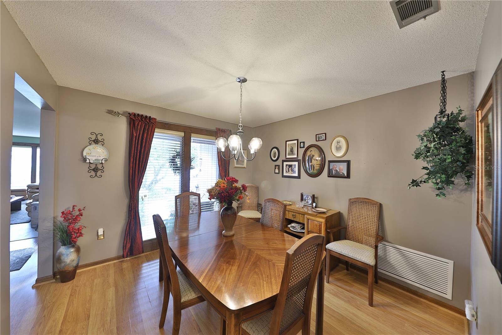 Image 6 of 21 For 122 Slade Drive