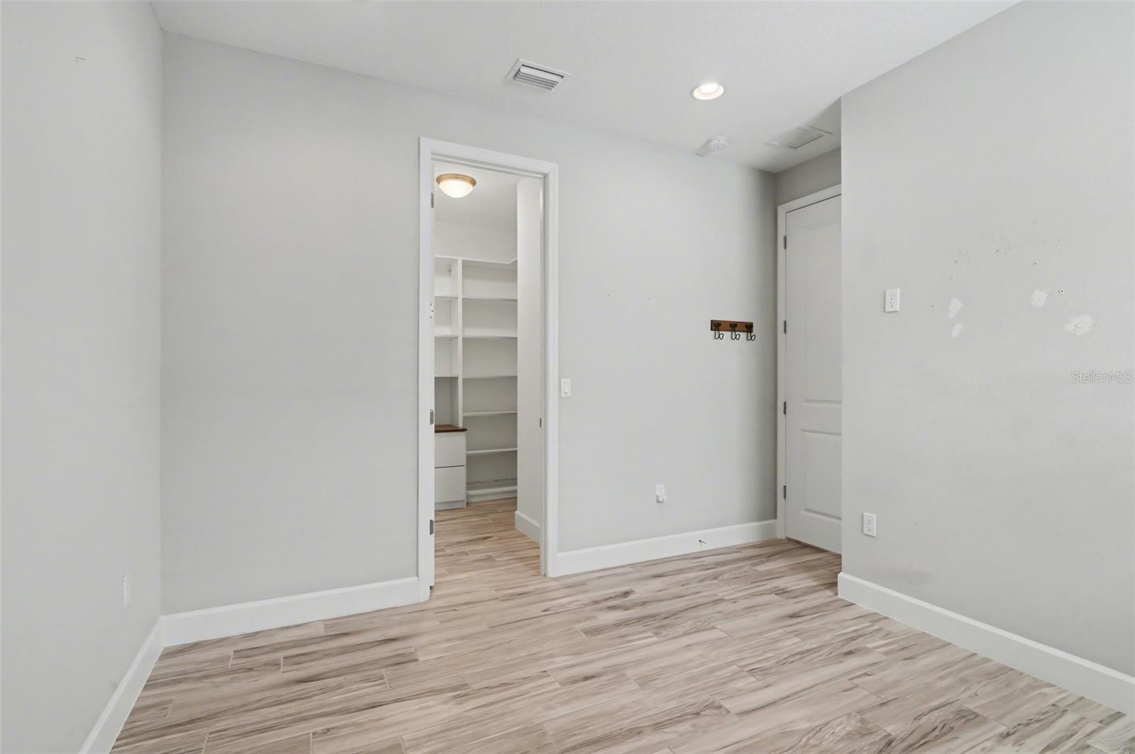 Image 22 of 43 For 1011 Victoria Hills Drive S