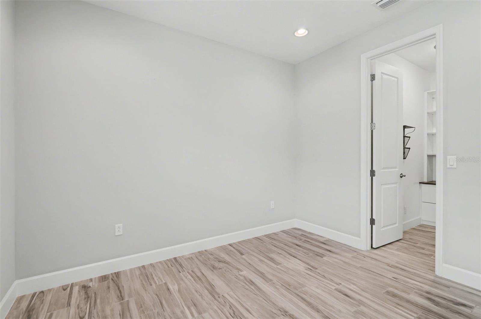 Image 25 of 43 For 1011 Victoria Hills Drive S