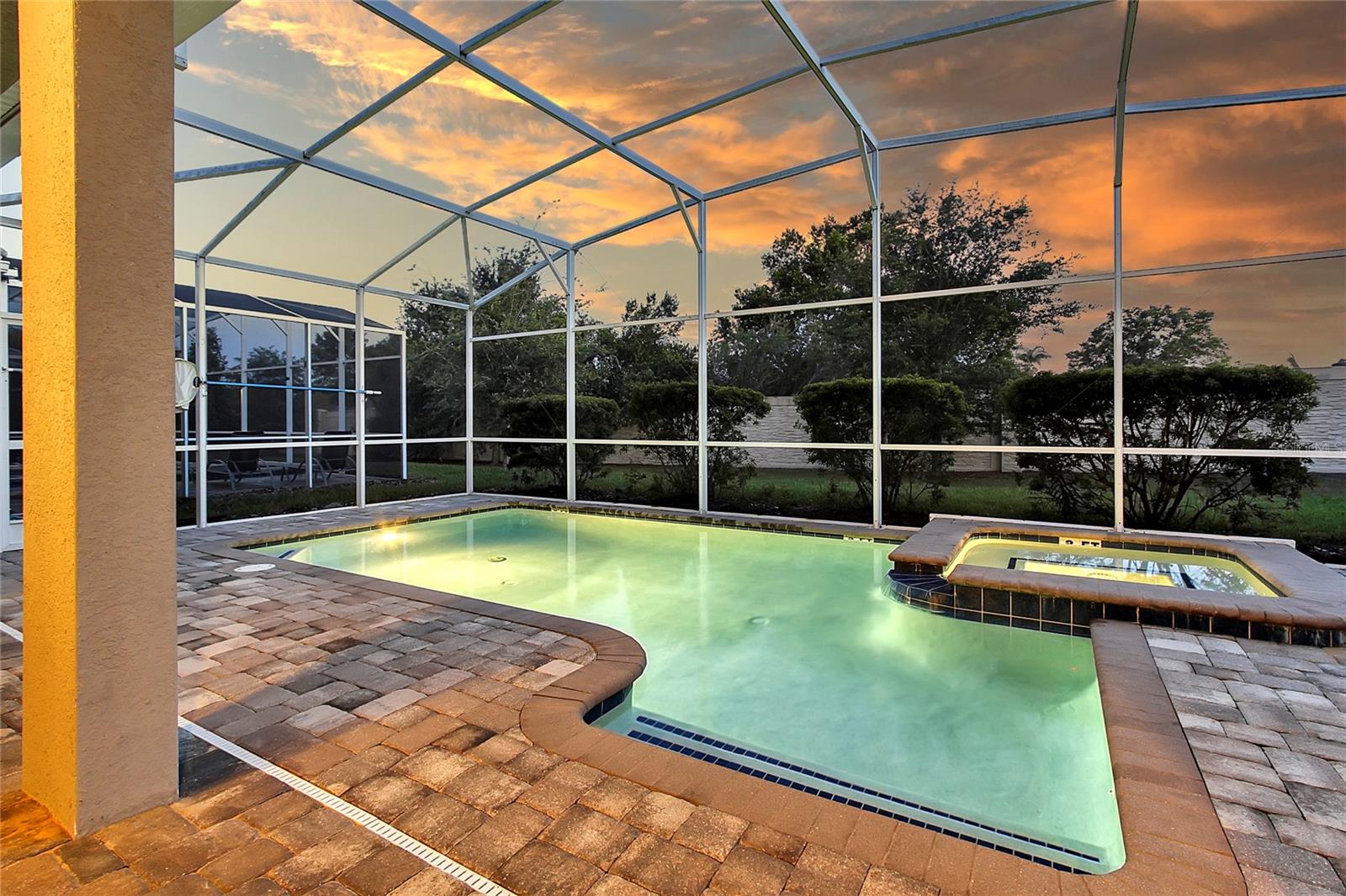 Image 4 of 79 For 1534 Moon Valley Drive