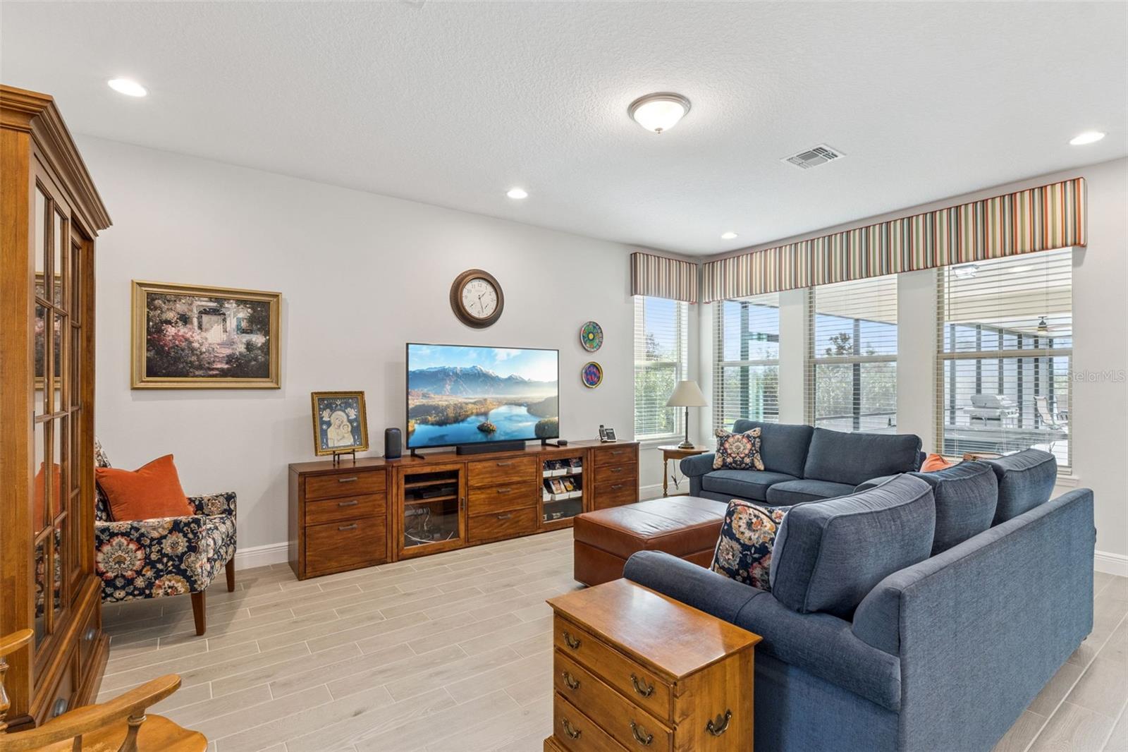 Image 19 of 76 For 8978 Sonoma Coast Drive