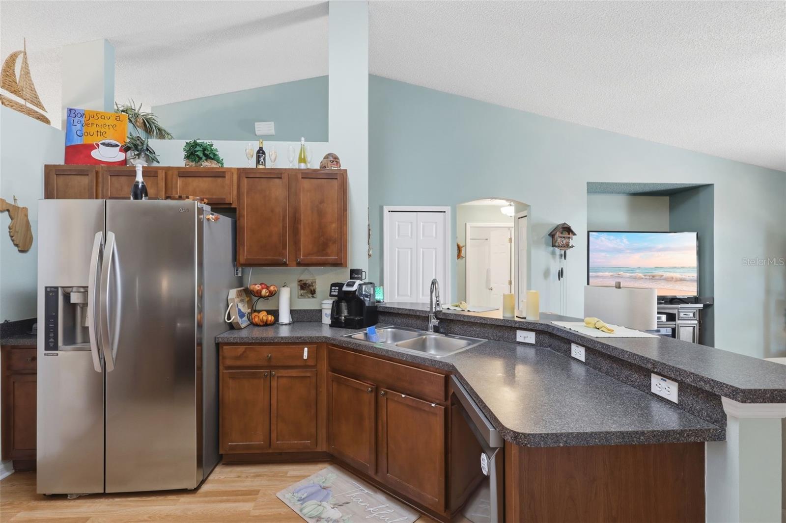 Image 15 of 42 For 403 Central Mariners Drive