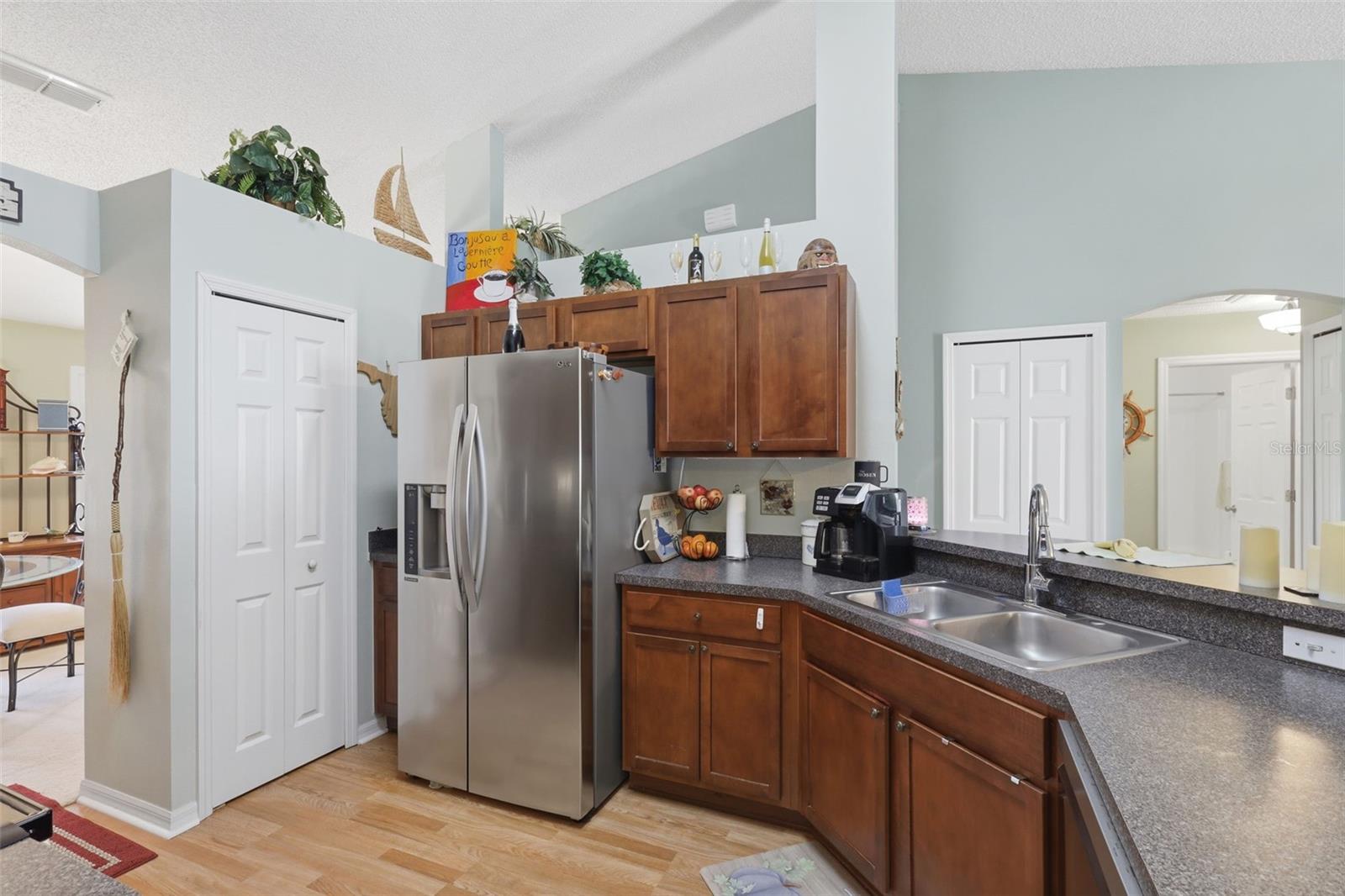 Image 16 of 42 For 403 Central Mariners Drive