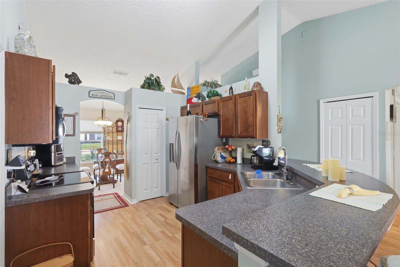 Image 18 of 42 For 403 Central Mariners Drive